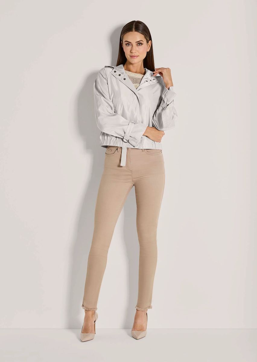Leichte Sportliche Kurzjacke mit Kapuze
