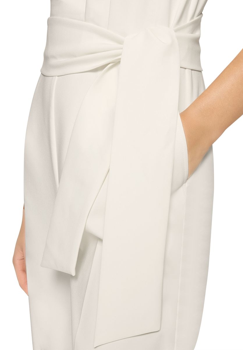 Eleganter Jumpsuit mit Bindegürtel