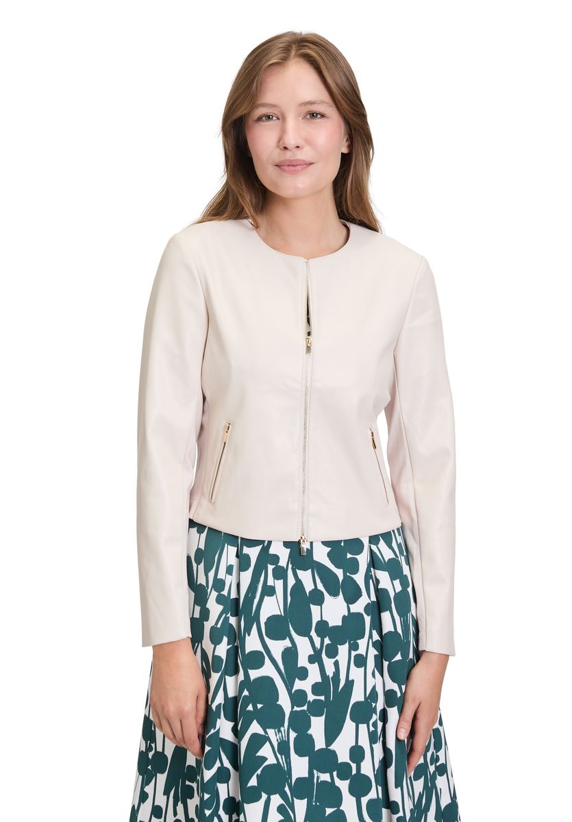 Jacke aus Lederimitat mit Rundhalsausschnitt