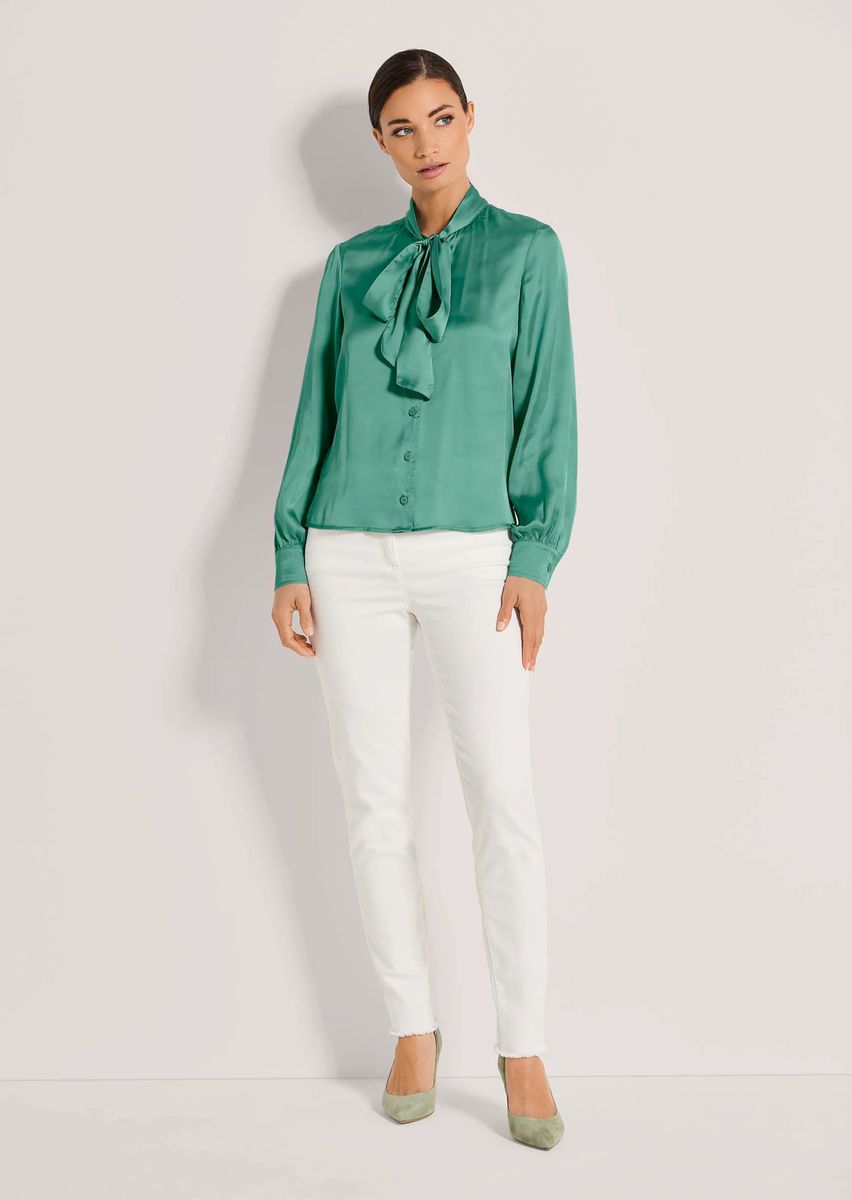Elegante Satinbluse mit Schluppe