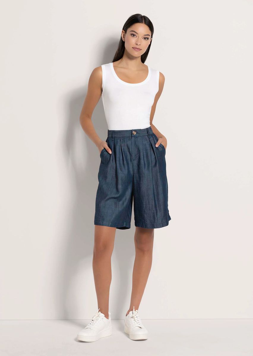 Fließende Denim-Bermudas mit Bundfalten