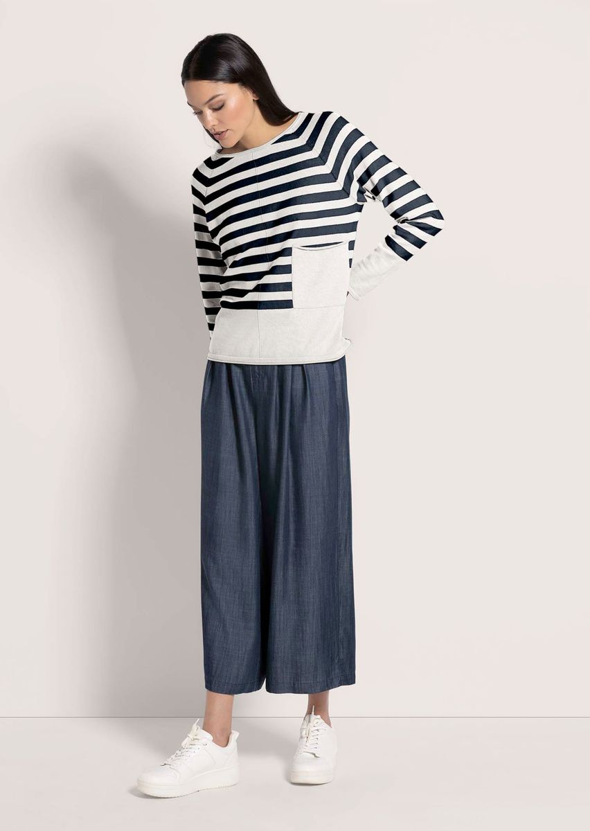 Maritimer gestreifter Strickpullover