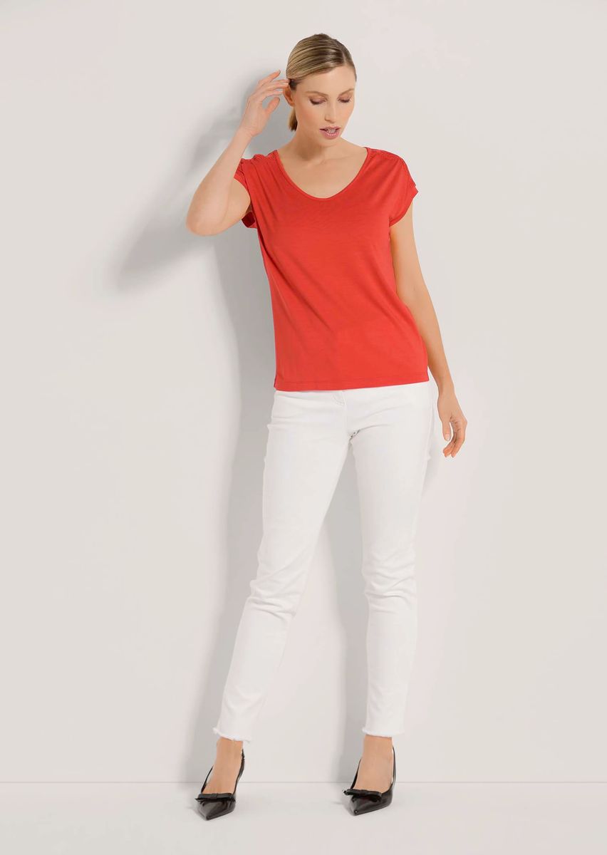 Rundhalsshirt mit floraler Stickerei