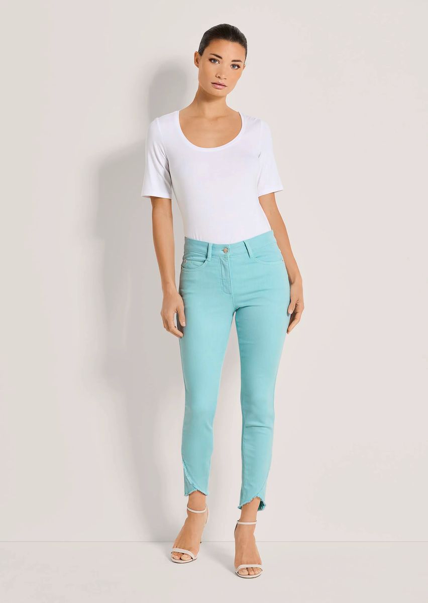 Schmale Jeans mit Fransensaum