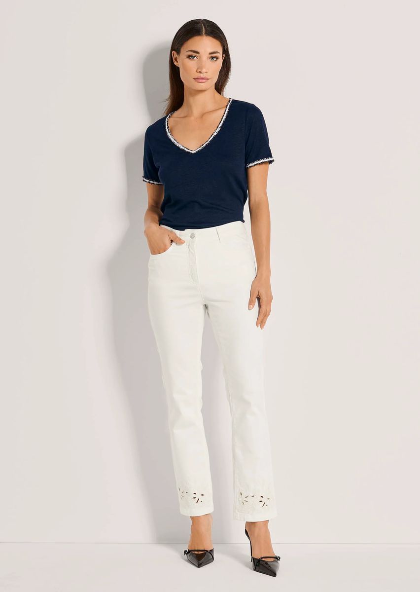 Ausgestellte Crop-Jeans mit Lochstickerei