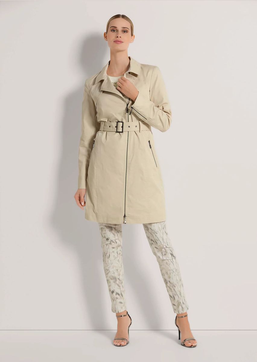 Moderne Trenchjacke mit Gürtel