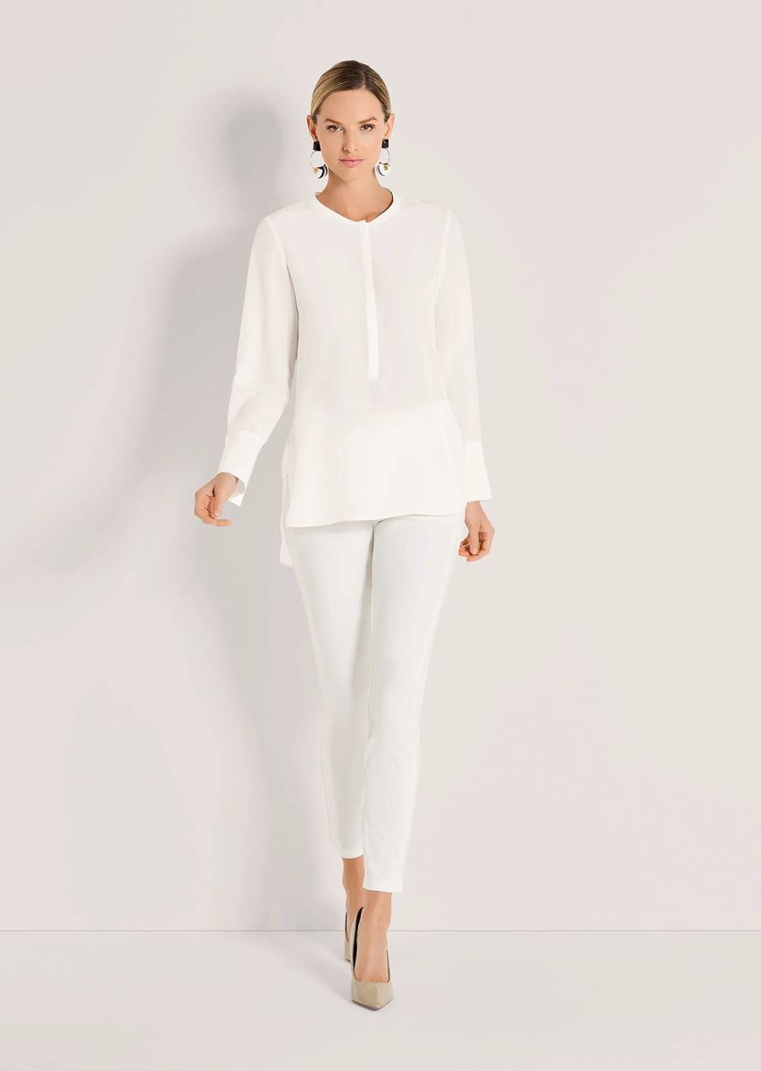 Elegante kragenlose Seiden-Longbluse