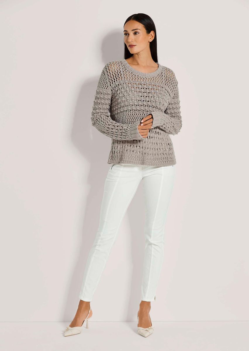 Leichter Sommerpullover mit Ajour-Strick