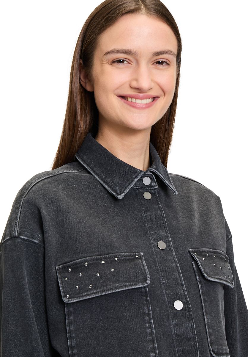 Oversized-Jeansjacke mit Nieten-Details