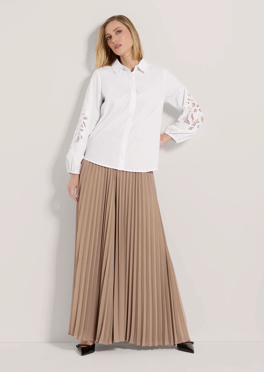 Hemdbluse mit feiner Lochstickerei