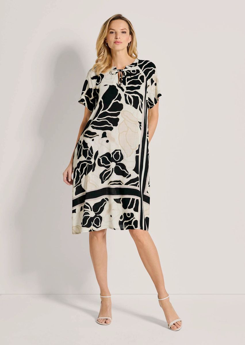 Sommerkleid mit abstraktem floralem Print