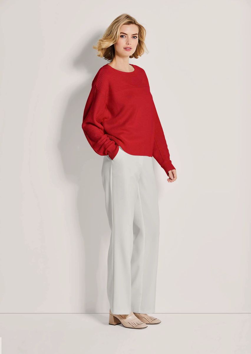 Eleganter Kaschmirpullover mit U-Boot-Ausschnitt