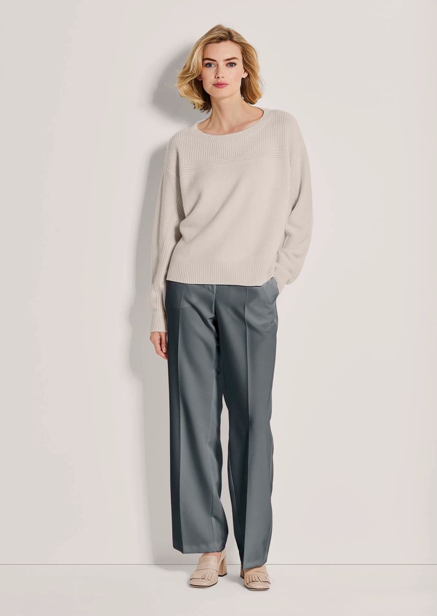 Eleganter Kaschmirpullover mit U-Boot-Ausschnitt