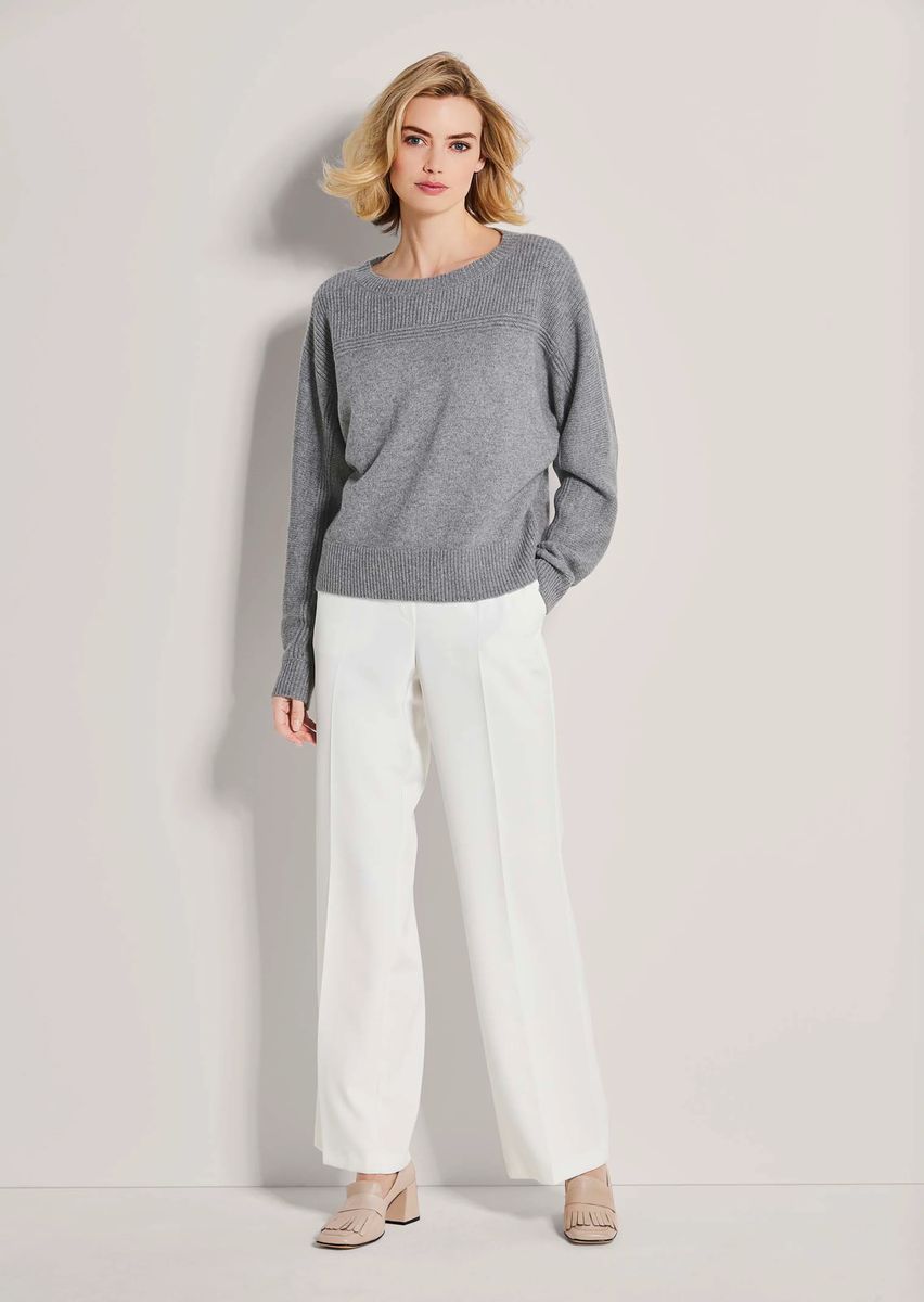 Eleganter Kaschmirpullover mit U-Boot-Ausschnitt