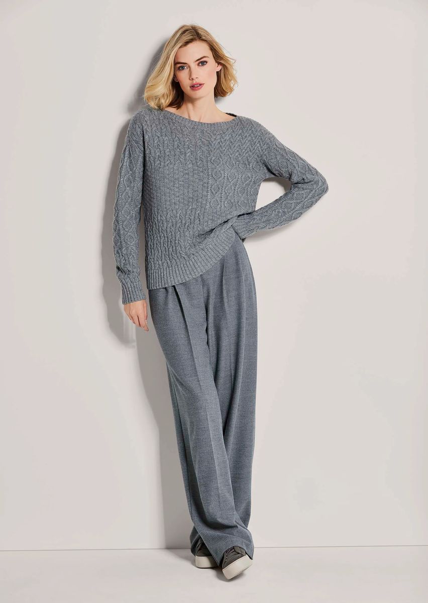 Kaschmirpullover mit Zopfmuster und U-Boot-Ausschnitt