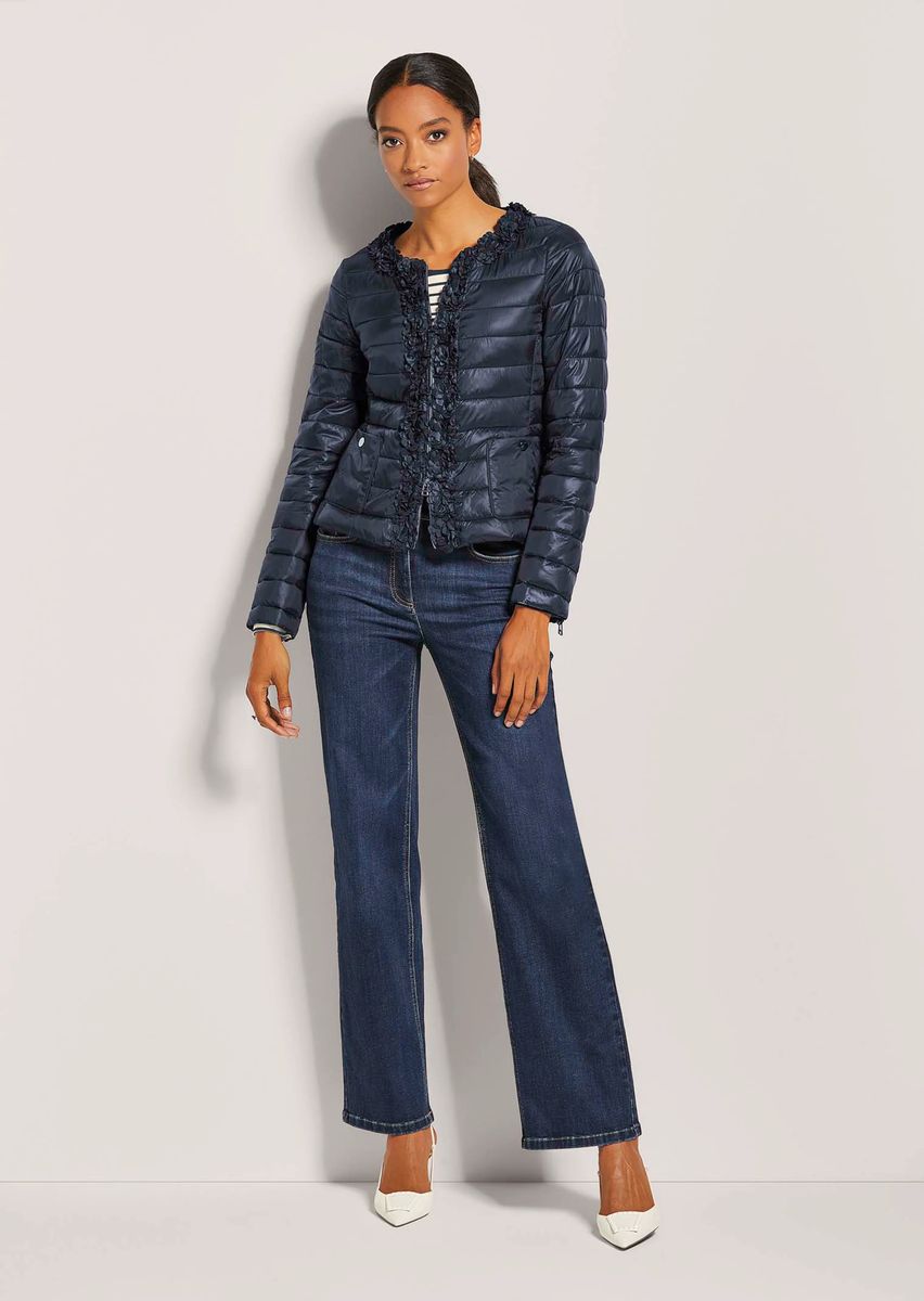 Wattierte Steppjacke mit Blüten-Applikationen