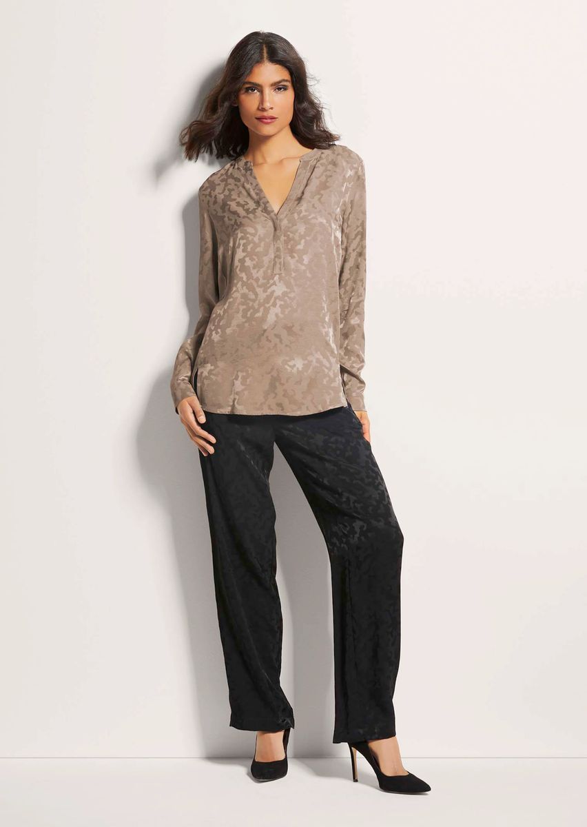 Lange Jacquard-Bluse mit V-Ausschnitt