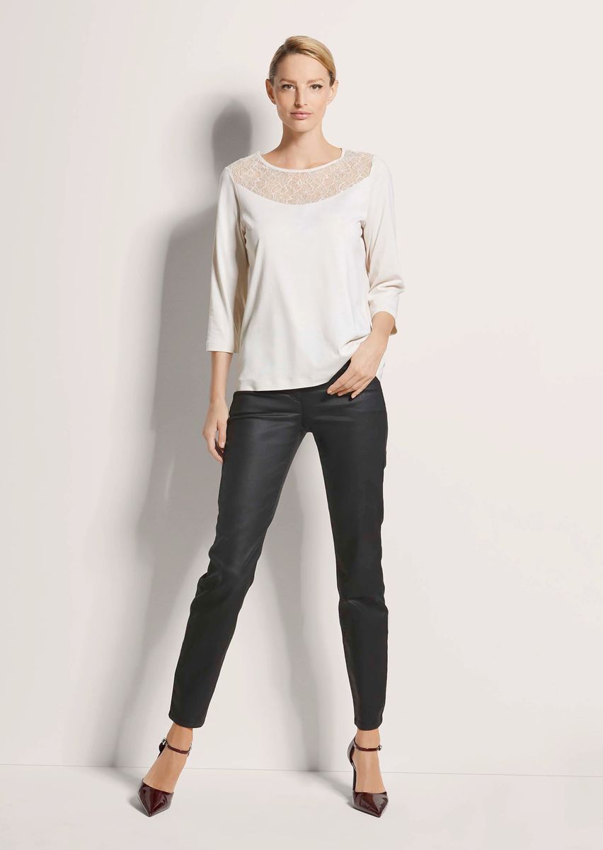 Elegantes Shirt mit Spitzeneinsatz