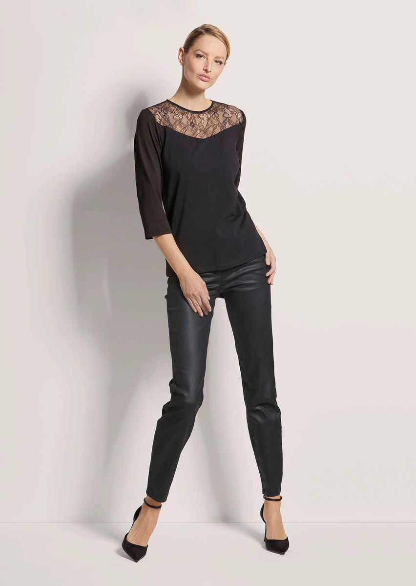 Elegantes Shirt mit Spitzeneinsatz