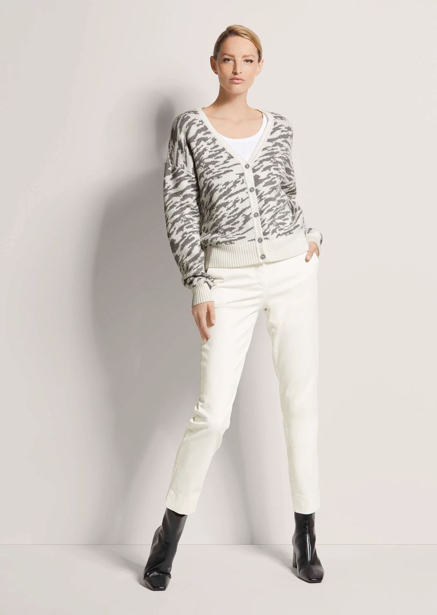 Abstrakter Jacquard-Knit mit V-Ausschnitt