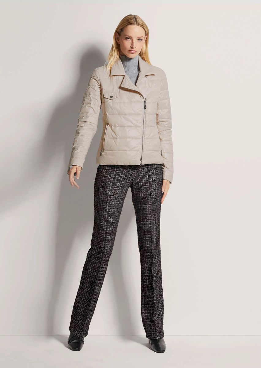 Asymmetrische Steppjacke im Biker-Stil