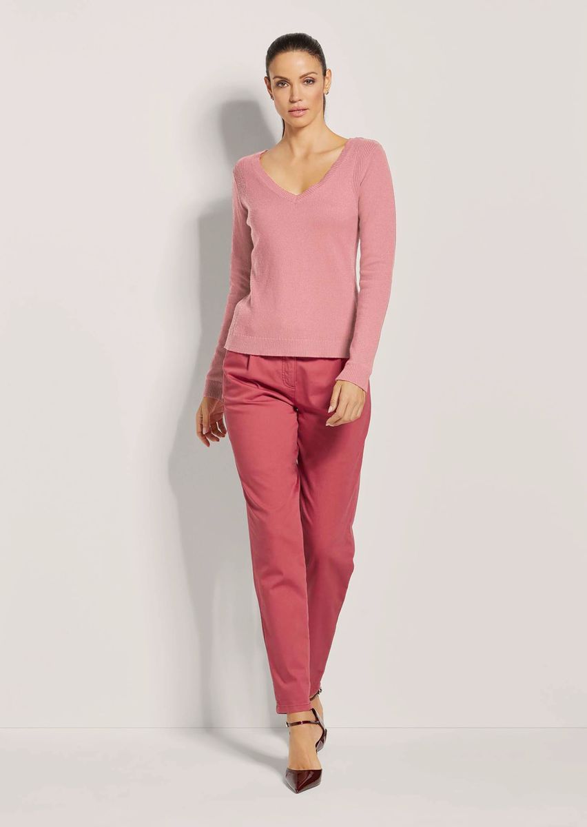 Eleganter V-Ausschnitt-Pullover mit Rückendetail