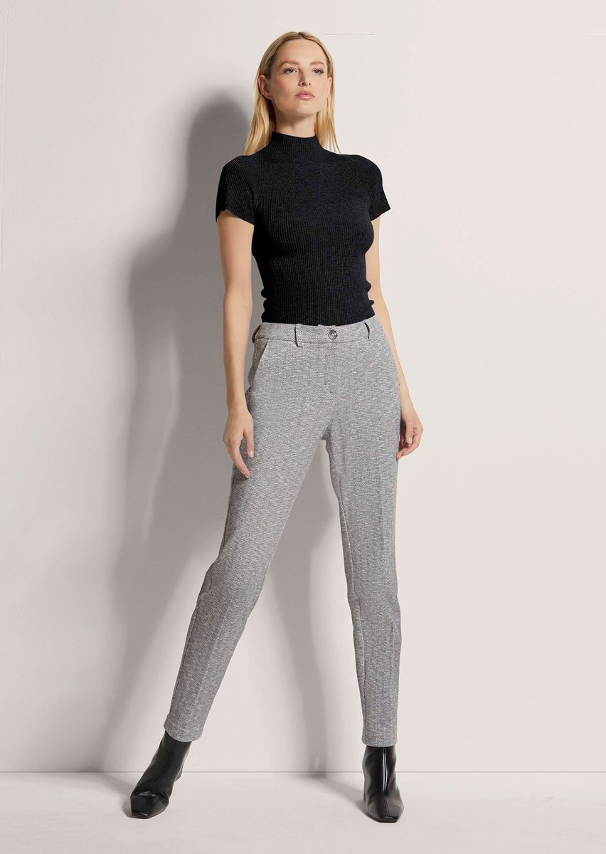 Schmale Bügelfalten-Hose mit Stretch