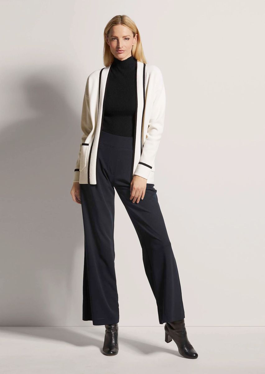 Lange Strickjacke mit Kontrastpaspel