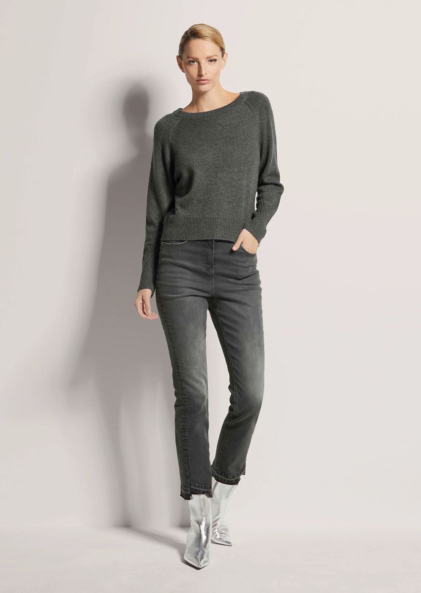 Kurz geschnittener Rundhals-Raglanpullover