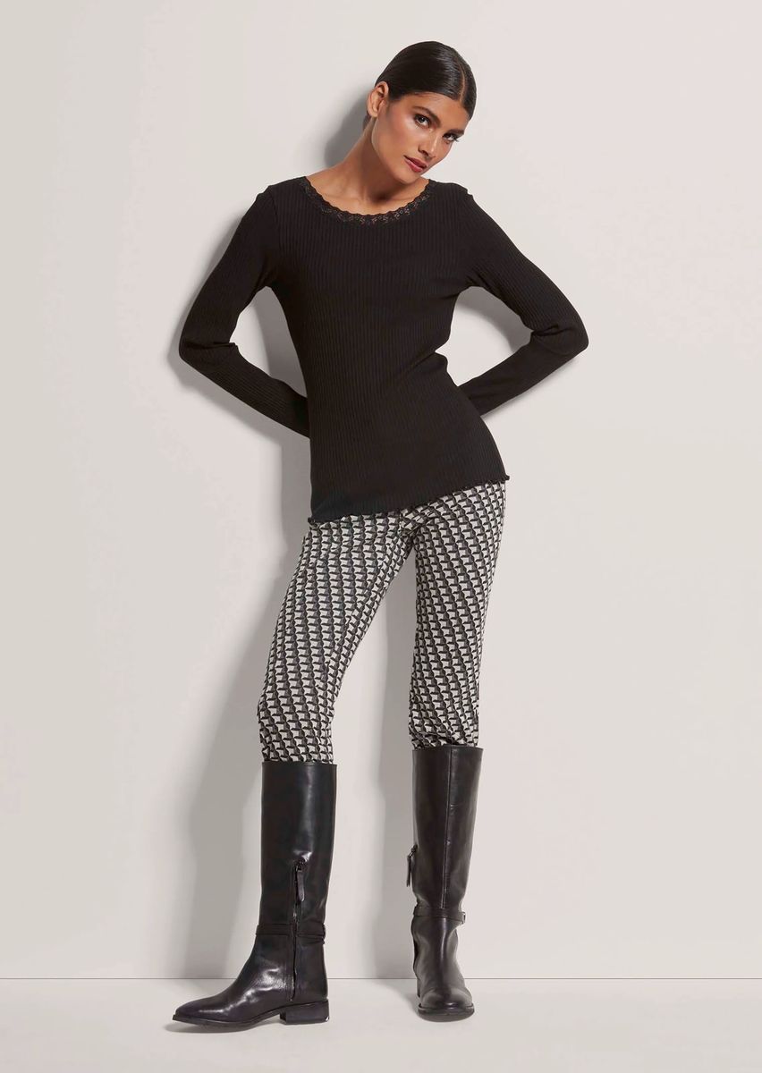 Geripptes Langarmshirt mit Spitzenbesatz