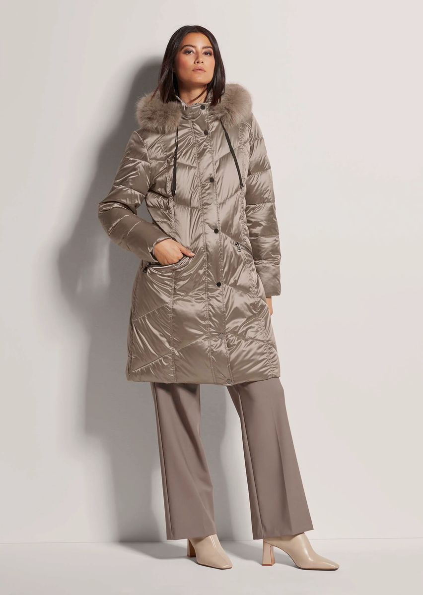 Schimmernde lange Steppjacke mit Kapuze