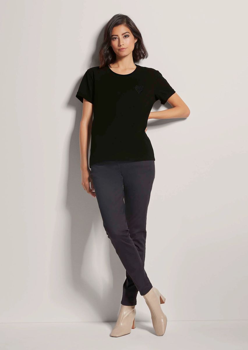 Rundhals-Shirt mit Herz-Stickerei