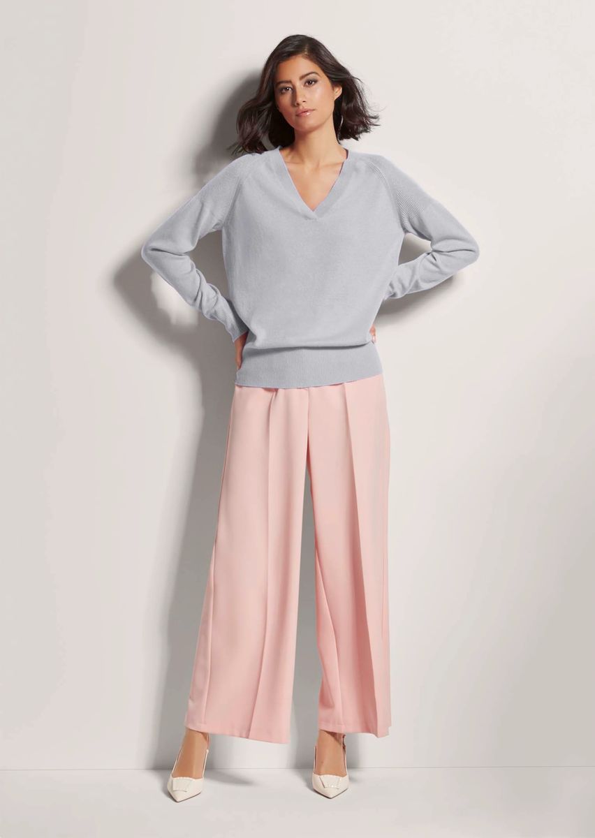 V-Ausschnitt Kaschmirpullover mit Rippstrick-Details