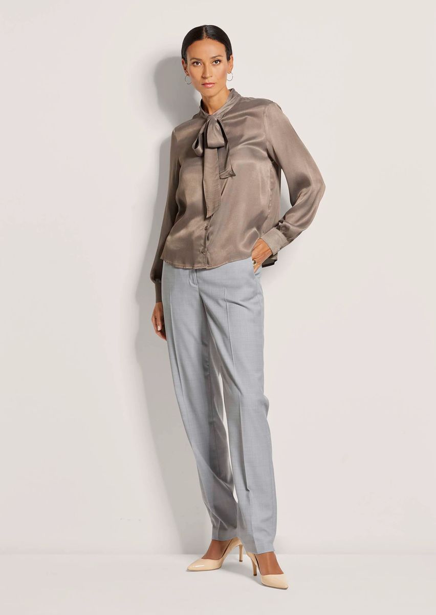 Elegante Satinbluse mit Schluppe