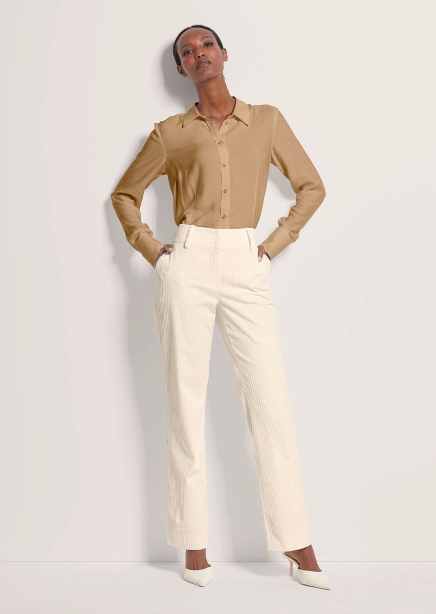 Schmale Cordhose mit Formbund