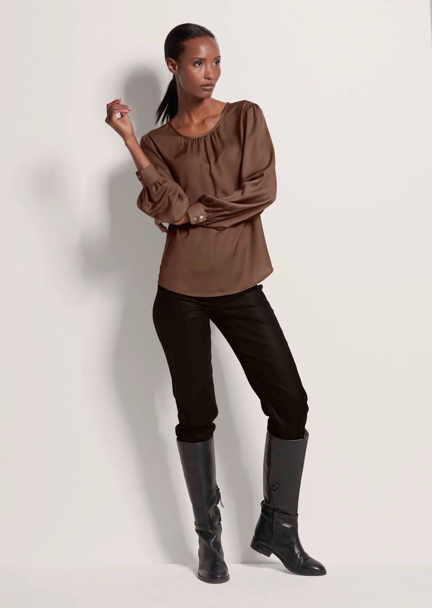 Elegante Satinbluse mit Plisseefalten