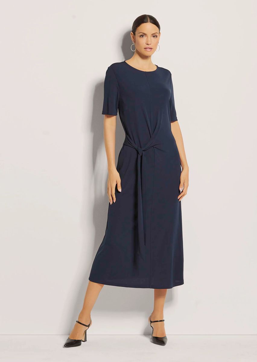 Elegantes Halbarm-Midikleid mit Taillenband