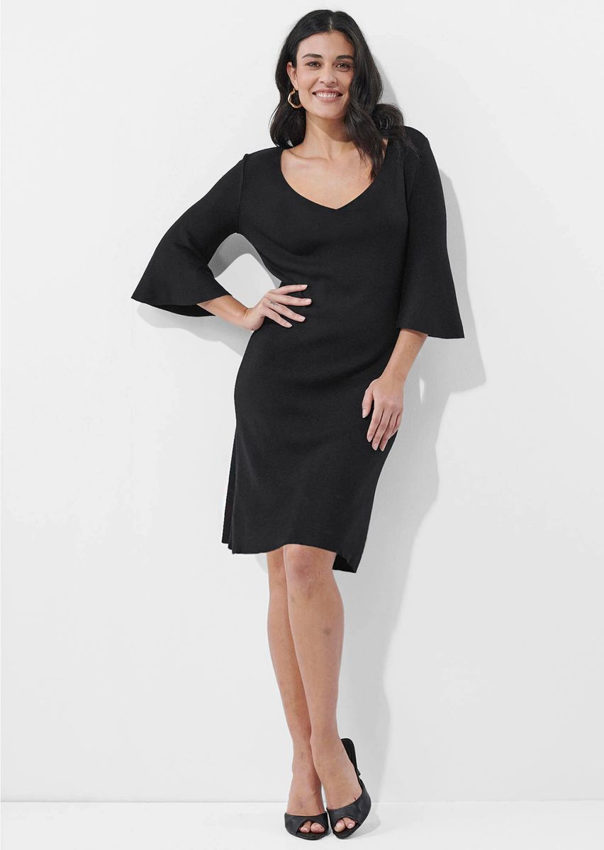 Elegantes Strickkleid mit Trompetenärmeln