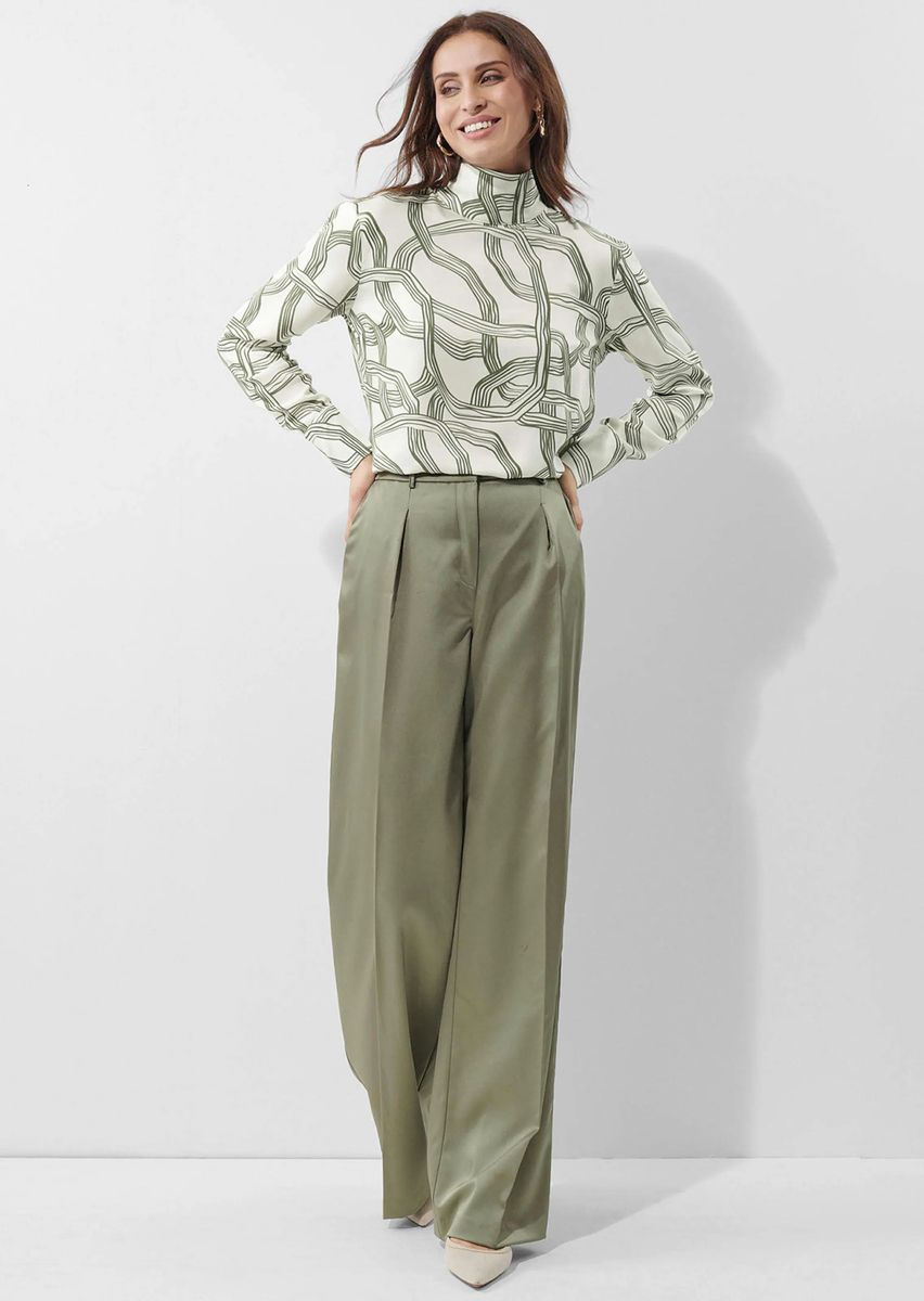 Satinbluse mit Stehkragen und abstraktem Muster