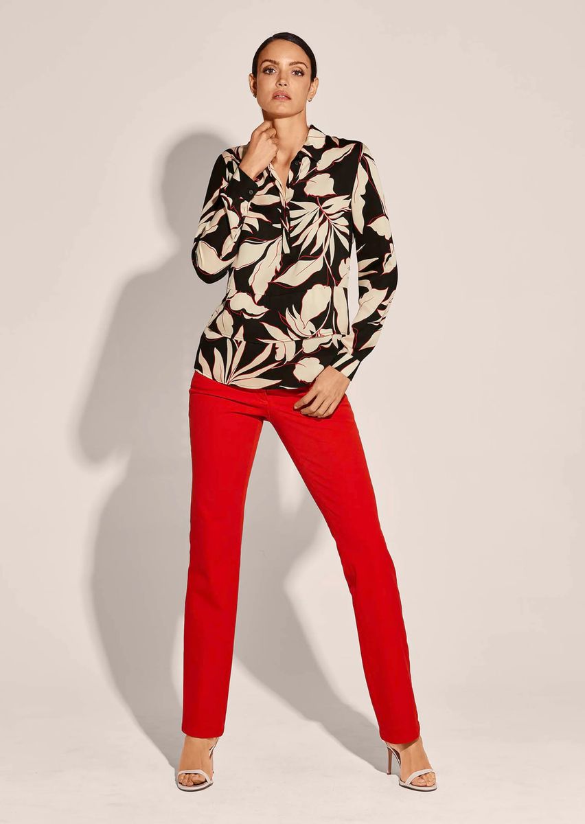 Bluse mit Tropenprint und Schößchen