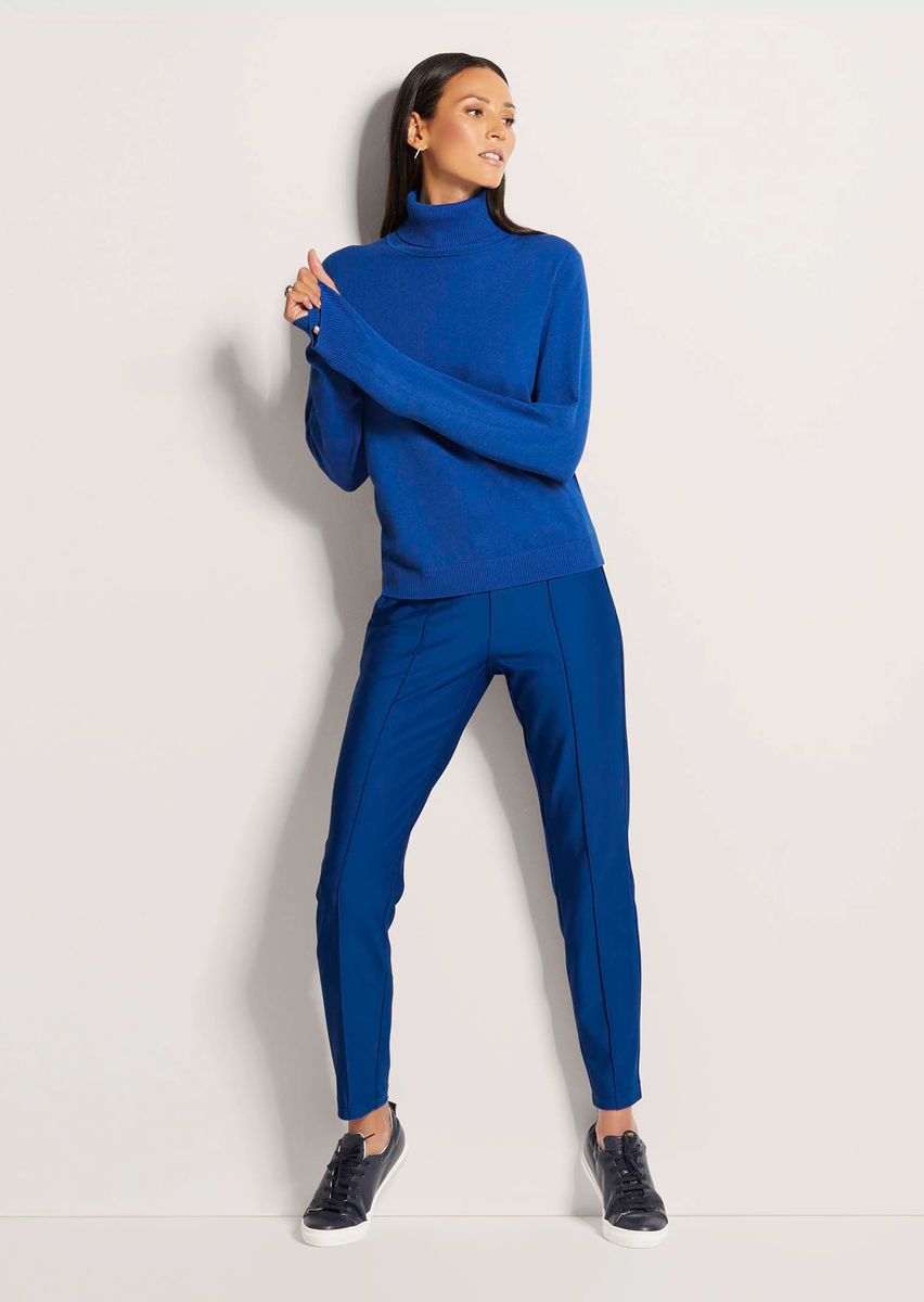 Figurnaher Feinstrick-Rollkragenpullover
