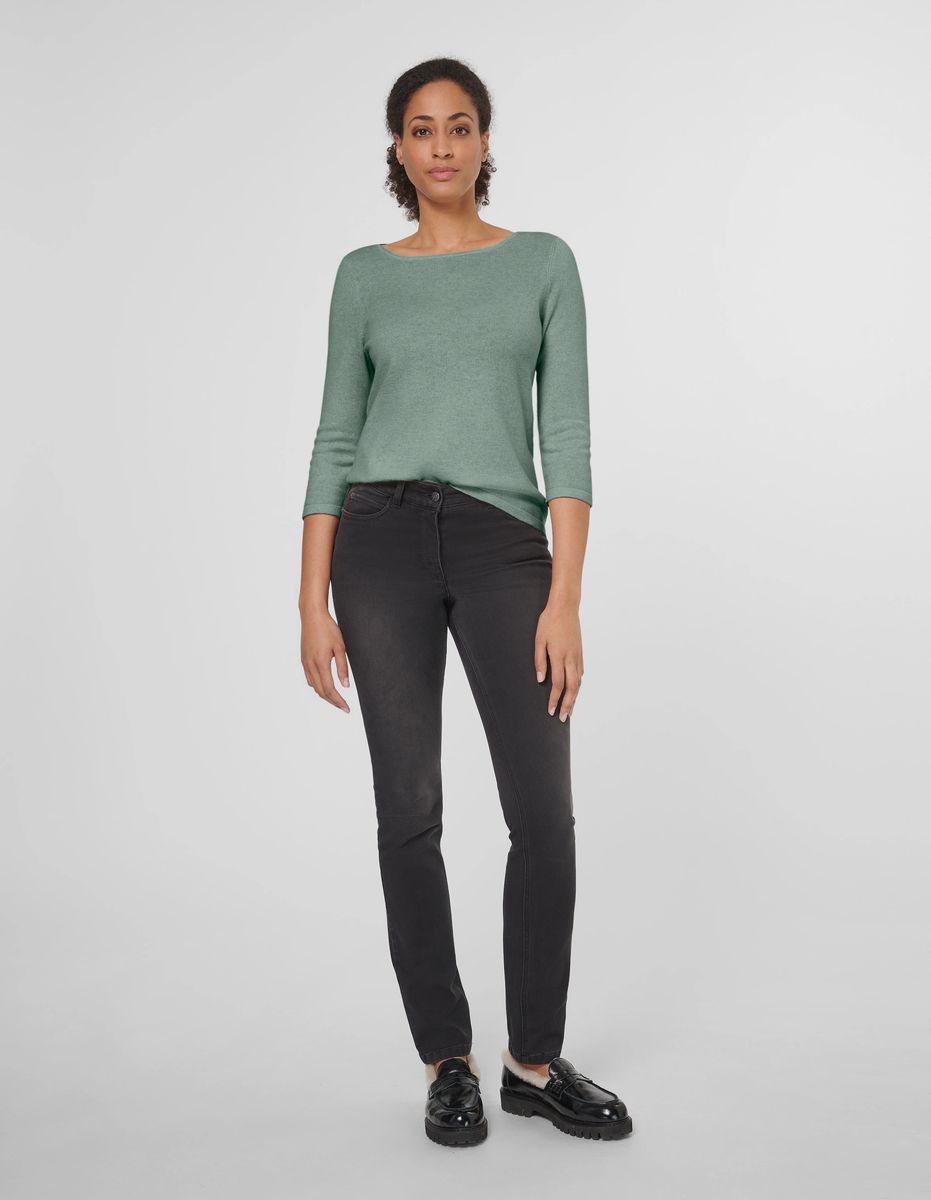 Minimalistischer Kaschmirpullover mit U-Boot-Ausschnitt