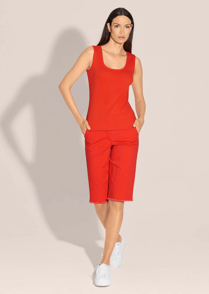 Schlanke Bermuda-Shorts mit Fransensaum