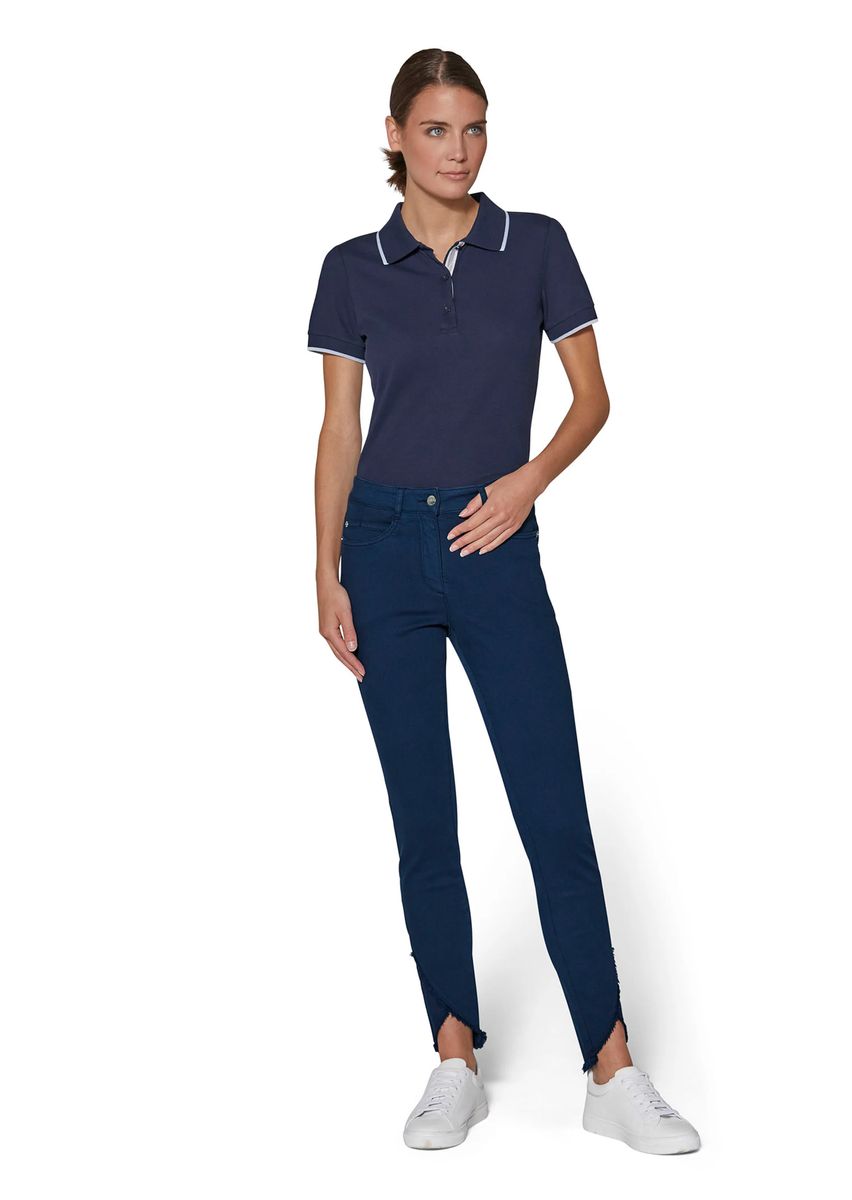 Schmale Jeans mit asymmetrischem Fransensaum