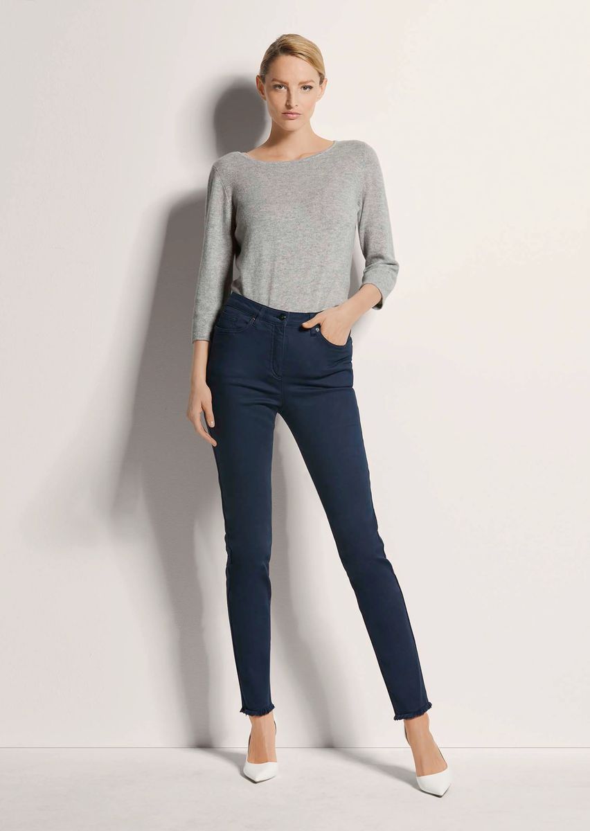 Skinny-Jeans mit feinem Fransensaum