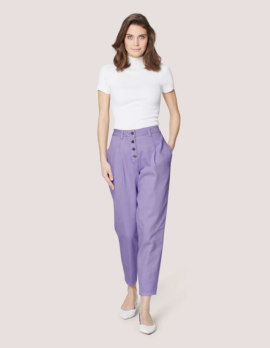 High-Waist-Jeans mit sichtbarer Knopfleiste