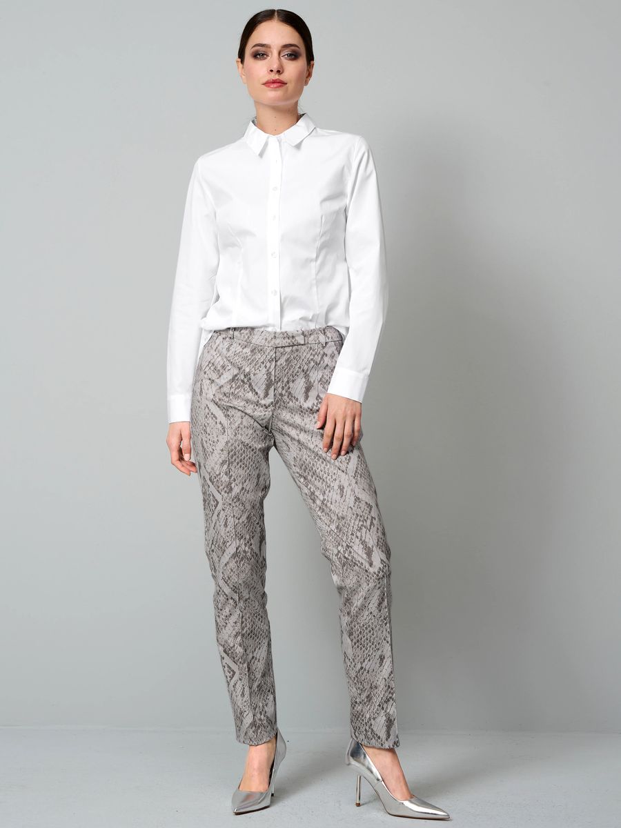 Schmal geschnittene Hose mit Schlangenmuster