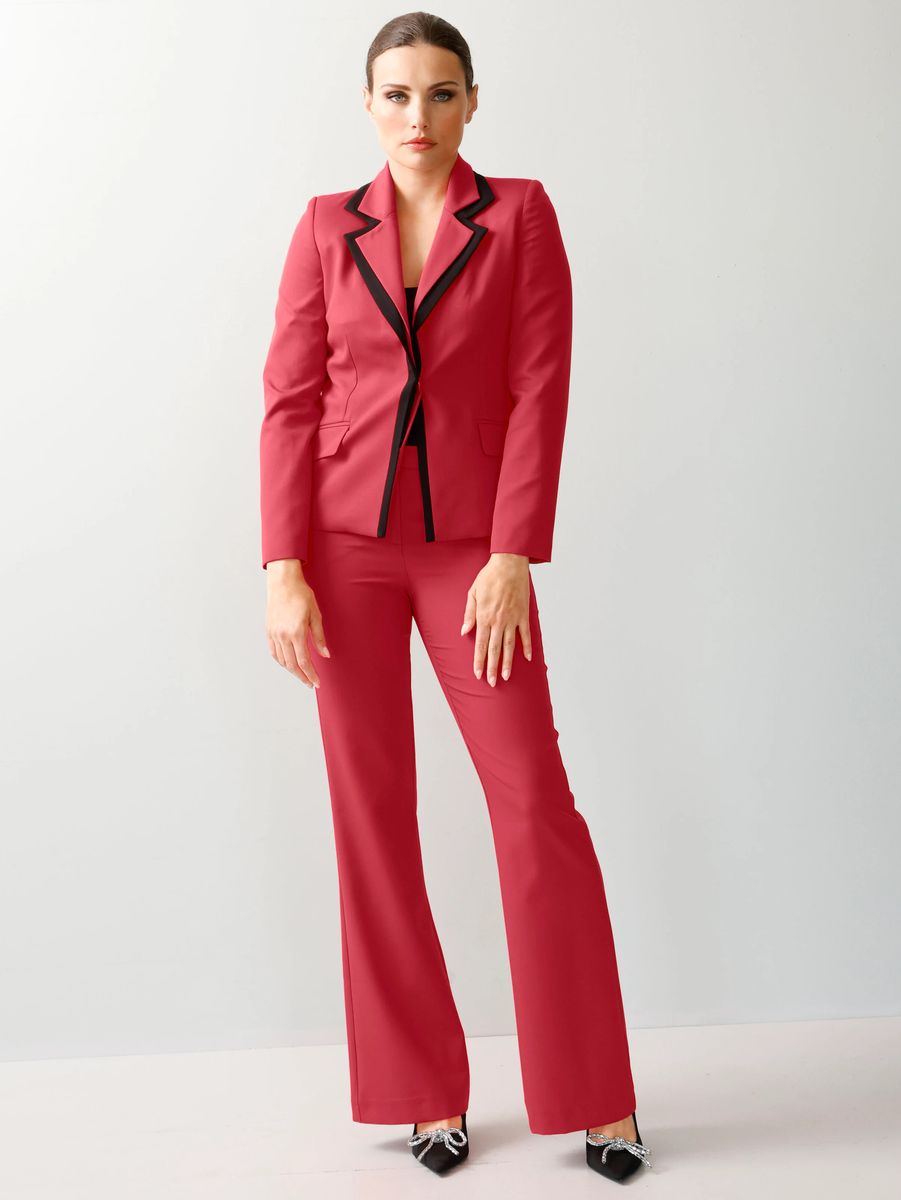Taillierter Blazer mit Kontrastpaspelierung
