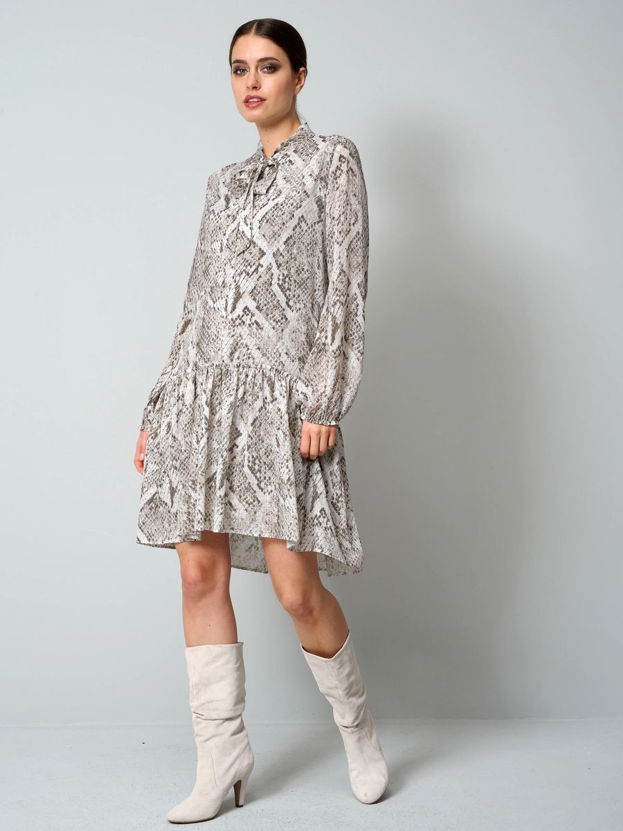 Fließendes Schluppenkleid mit Schlangenprint