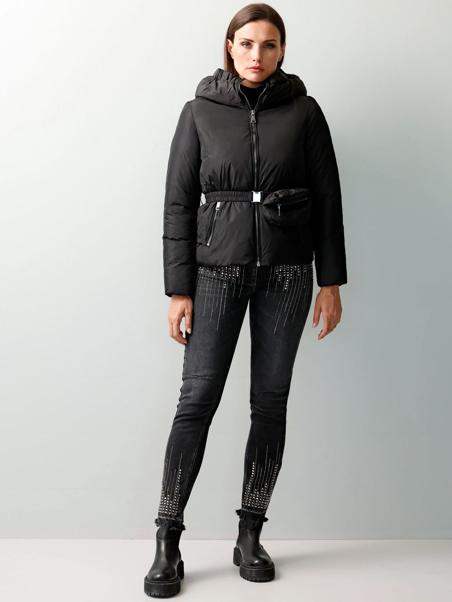 Taillierte Steppjacke mit Gürteltasche